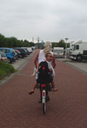 Met oma op weg naar pretpark Duinen Zathe in Appelscha